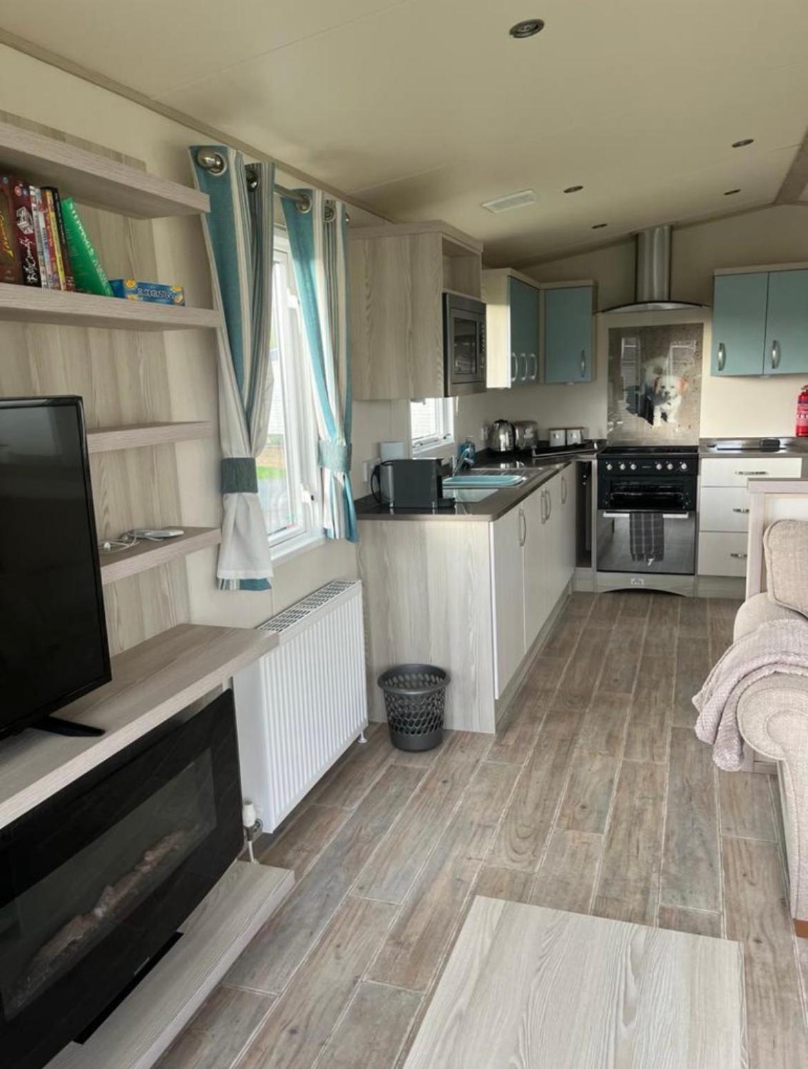 Gds Luxury Caravan Hire Campsite *
